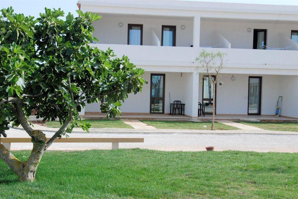 Torre Guaceto Resort カロヴィーニョ エクステリア 写真